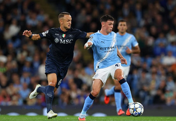 Foden thể hiện những pha xử lý kỹ thuật mãn nhãn.