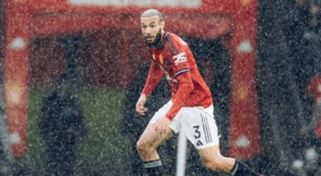 Noussair Mazraoui có trận đấu thuyết phục.