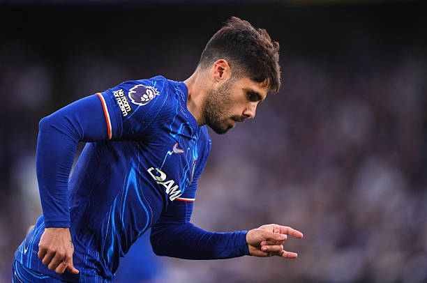 Pedro Neto phải rời sân sớm để nhường chỗ cho Tosin Adarabioyo.