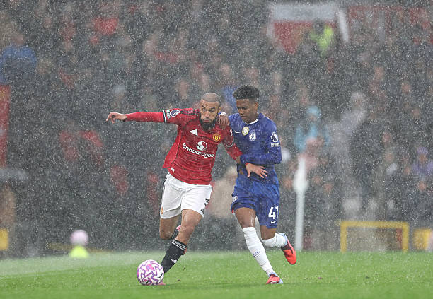 Mazraoui có một màn thể hiện ấn tượng trước Chelsea.