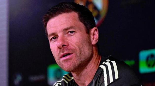 Alonso hài lòng với Vinicius sau chiến thắng.