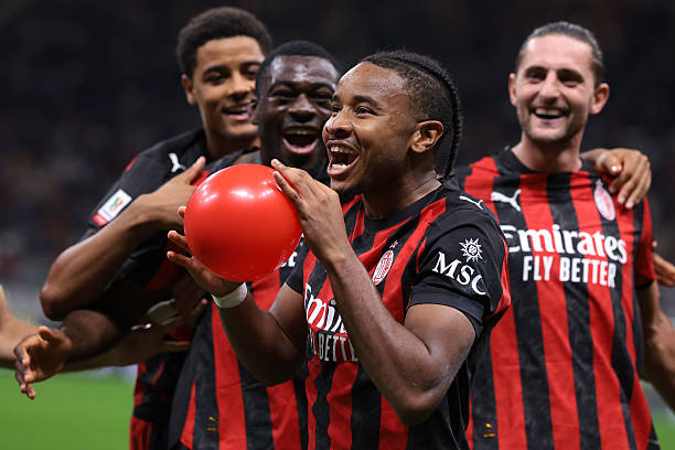 AC Milan dễ dàng hạ gục Lecce.