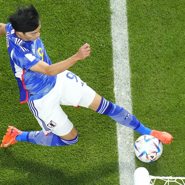 VAR đã làm rõ rằng tình huống chuyền bóng kiến tạo của Mitoma vẫn hợp lệ.