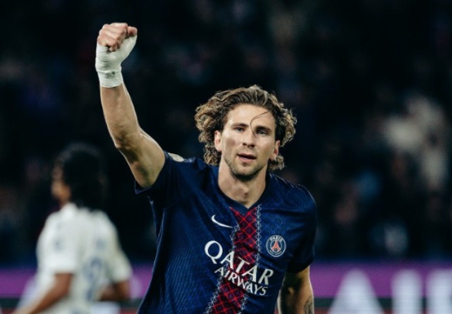 Illya Zabarnyi mở tỷ số cho PSG.