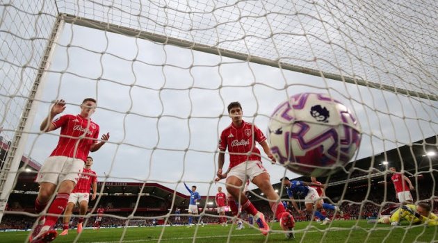 Ảnh bài viết Hạ Forest, Sunderland chen chân vào top 4 Ngoại hạng Anh