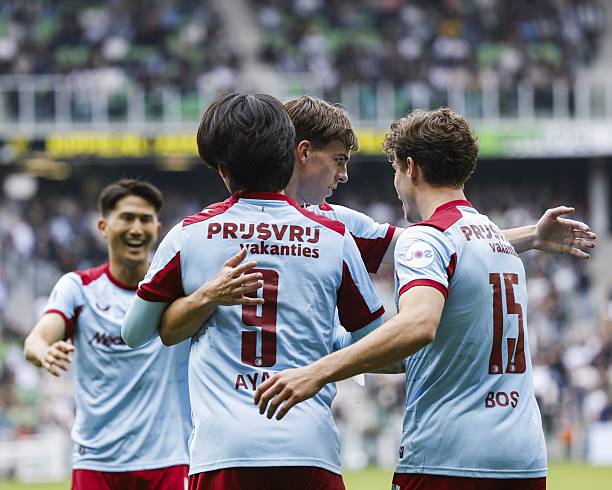 Ảnh bài viết Van Persie thắng 6/7 trận bất bại với Feyenoord, dẫn đầu Eredivisie