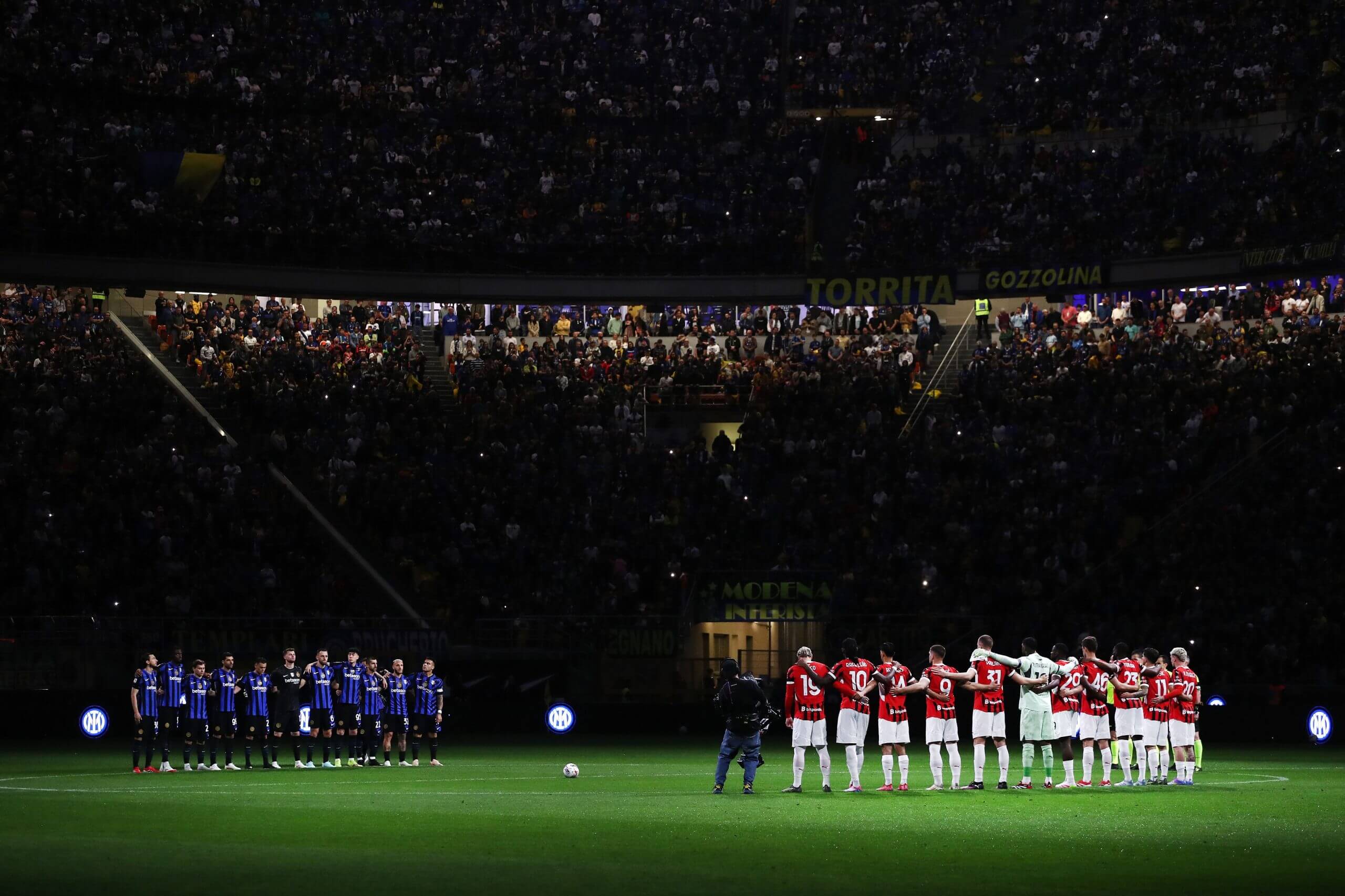 Ảnh bài viết San Siro - Lời từ biệt một huyền thoại: Tại sao Milan và Inter phải đập bỏ "thánh đường"?
