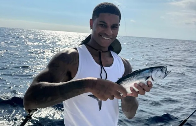 Ảnh bài viết Rashford vui vẻ câu cá sau thất bại của Barcelona tại C1