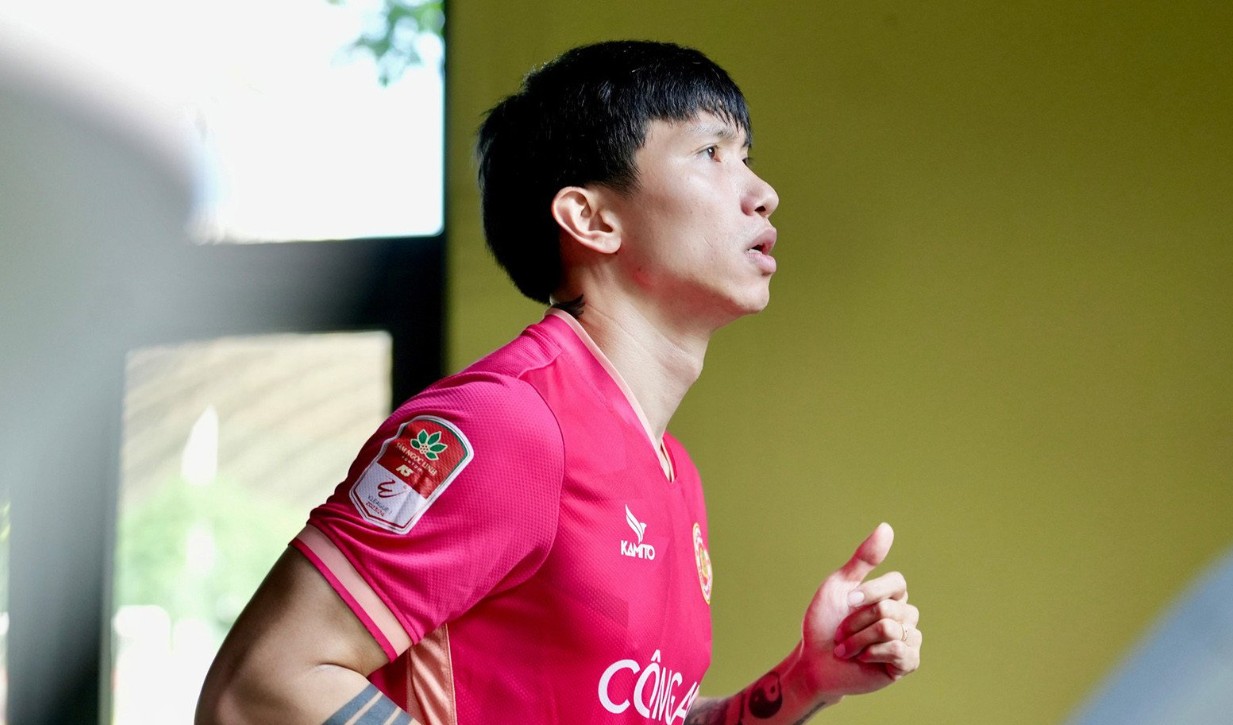 Ảnh bài viết Đoàn Văn Hậu trở lại sân tập, CAHN và tuyển Việt Nam đón tin vui