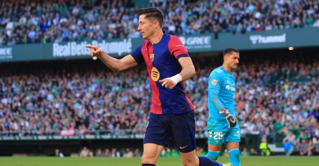 Ảnh bài viết Barca chạm trán Sevilla: Hansi Flick chọn Lewandowski hay Torres?