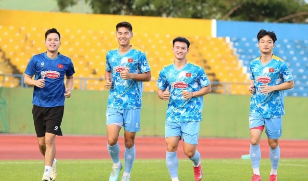 Ảnh bài viết ĐT Việt Nam tập luyện trước trận Nepal, Tiến Dũng chấn thương nhẹ