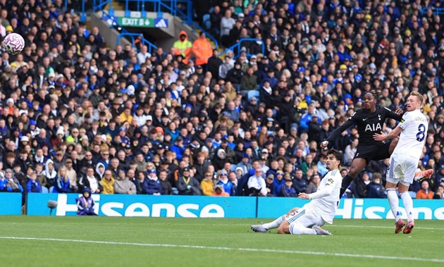 Tel ghi bàn trước Leeds United