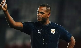 Ảnh bài viết Kluivert muốn đấm vào mặt mình sau trận thua Saudi Arabia