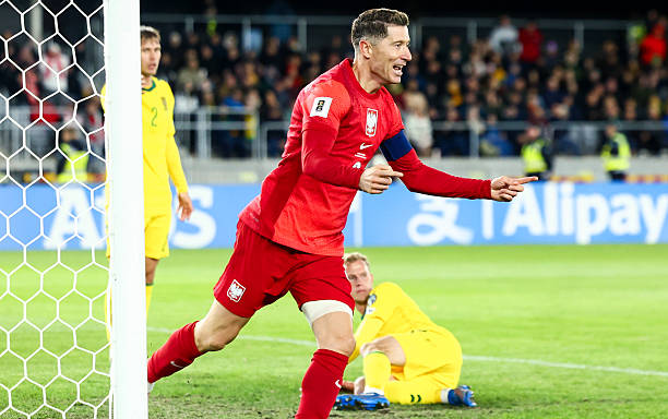 Robert Lewandowski tiếp tục "nổ súng" cho tuyển Ba Lan.