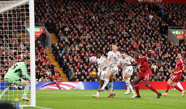 Ảnh bài viết Adam Bate: Cú đánh đầu xuất sắc của Maguire