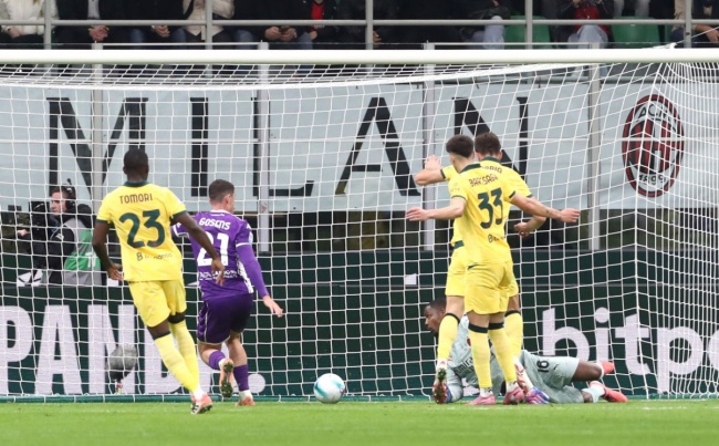 Gosens mở tỷ số cho Fiorentina.
