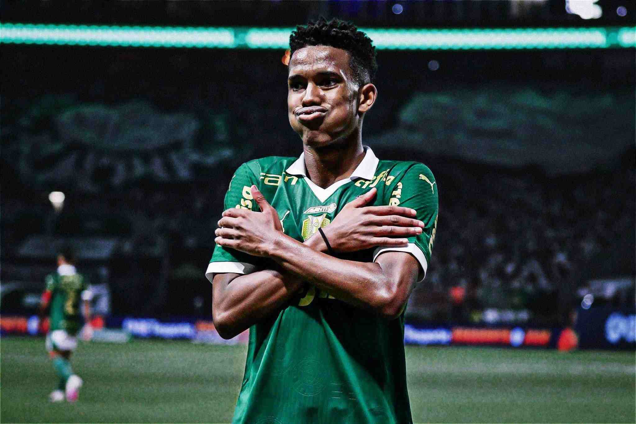 Estevao ăn mừng theo phong cách của Cole Palmer