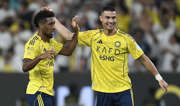 Ảnh bài viết Ronaldo chạm mốc 800 bàn, bỏ xa Messi phía sau