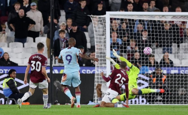 West Ham thua 0-2 Brentford.
