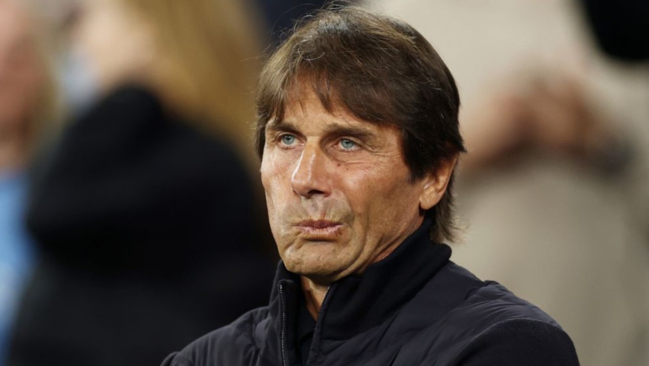 HLV Antonio Conte vừa có trận đấu đáng quên.