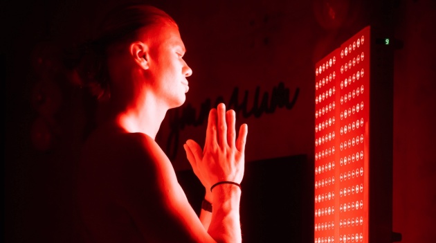 Phương pháp ánh sáng đỏ mà Haaland hay áp dụng.