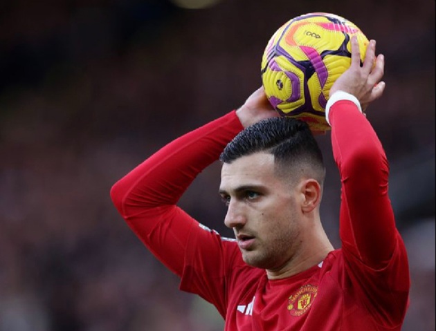 Ảnh bài viết Paul Parker đề nghị loại Dalot khỏi đội hình Man Utd