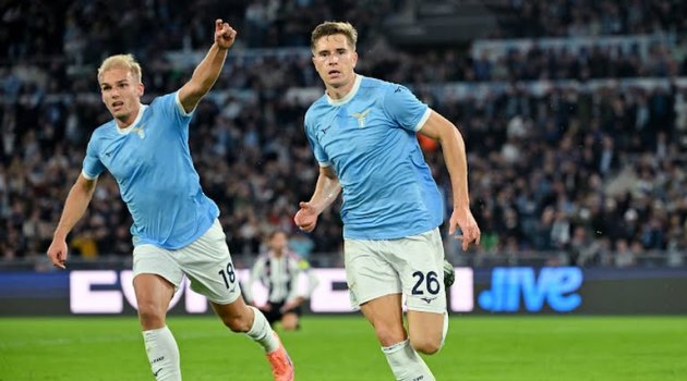 Toma Basic sớm ghi bàn mở tỷ số cho Lazio.