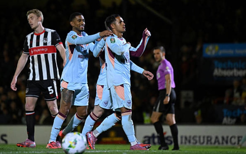 Carvalho góp công lớn giúp Brentford giành chiến thắng tưng bừng 5-0.