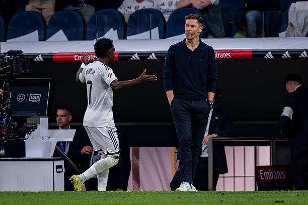 Ảnh bài viết Vinicius - Xabi Alonso: Khi Real Madrid cần họ nhìn về một hướng