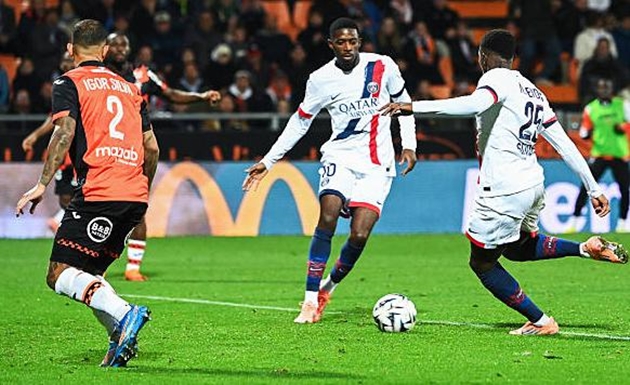 Ảnh bài viết Mendes nổ súng, PSG vẫn đánh rơi chiến thắng trước Lorient