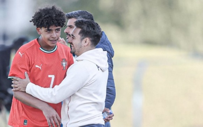 Ronaldo Junior ra mắt U16 Bồ Đào Nha.