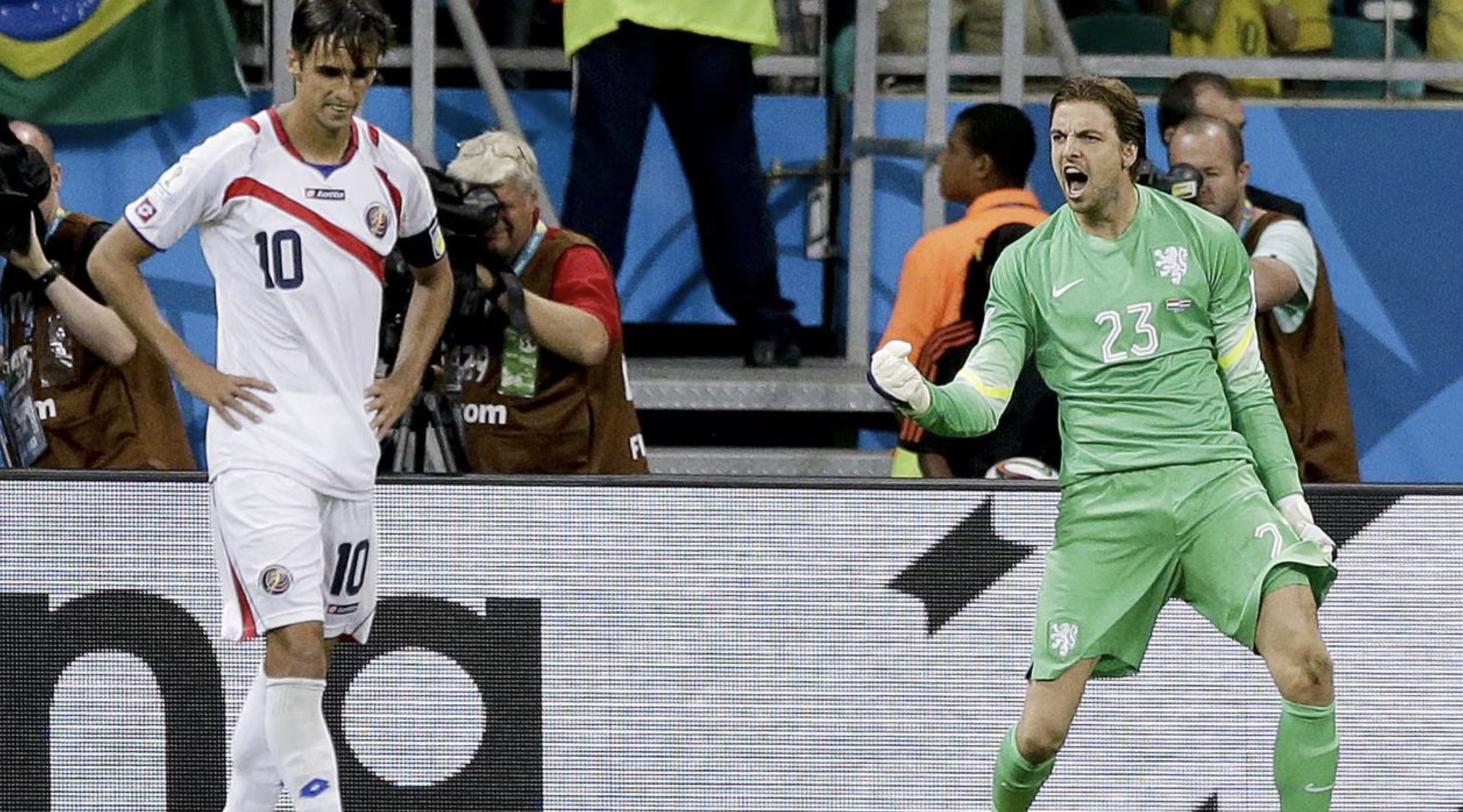 Tim Krul, "người hùng bất đắc dĩ", đã trở thành một biểu tượng của nghệ thuật tâm lý chiến trên chấm 11m.