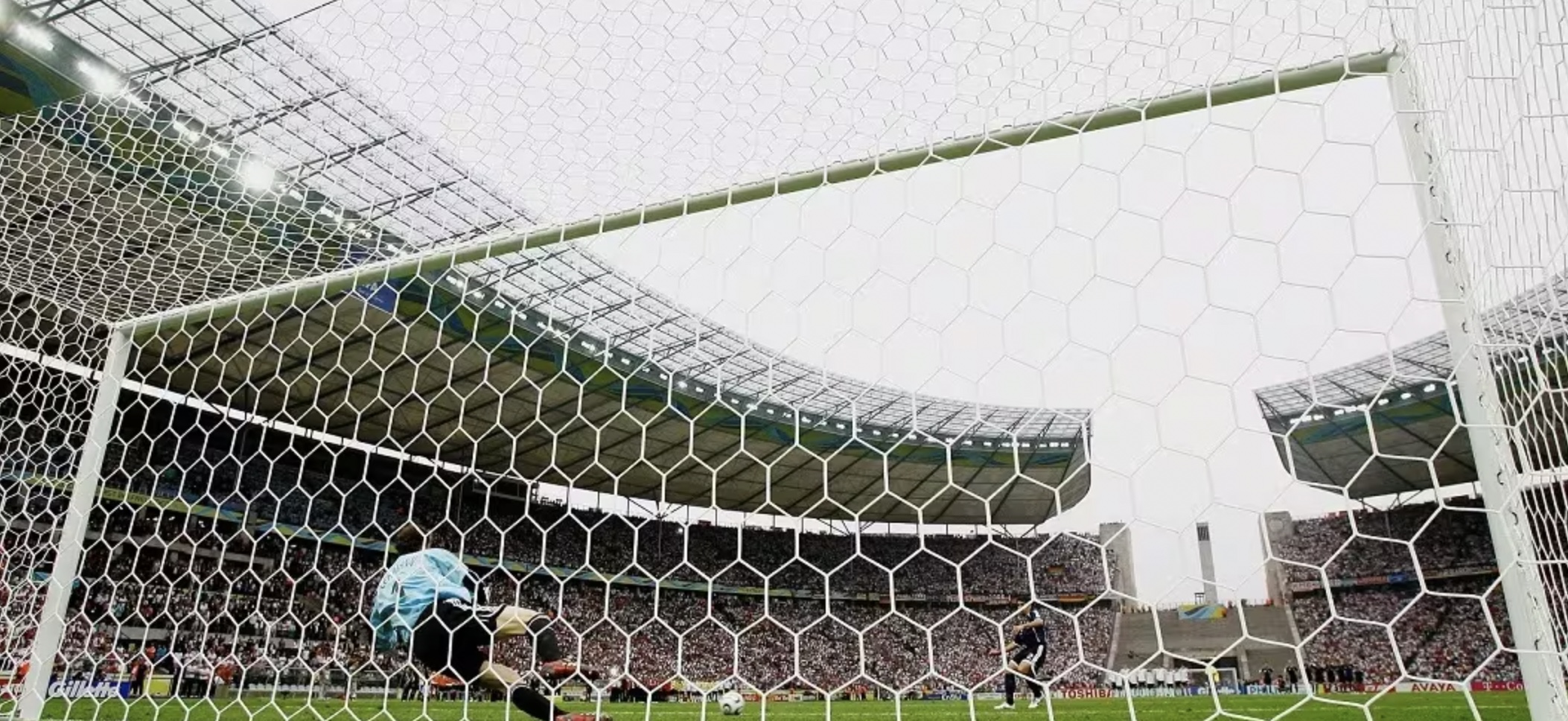 Cuộc đối đầu giữa thủ môn và cầu thủ thực hiện penalty là cuộc đấu tranh tâm lí