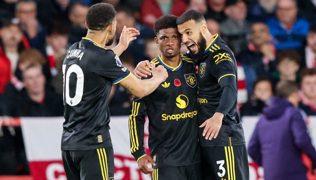Ảnh bài viết Casemiro tỏa sáng, nhưng Mainoo và Zirkzee lại đối mặt ngõ cụt