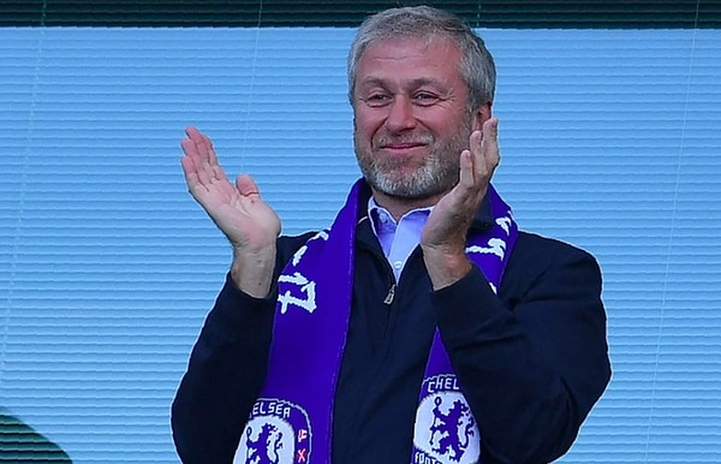 Joe Cole mô tả những cuộc gặp với Roman Abramovich là những trải nghiệm căng thẳng, nơi sự im lặng mang sức nặng của quyền lực.