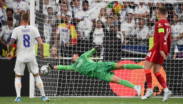 Ảnh bài viết Nỗi cô đơn của người hùng Courtois trong thất bại cay đắng tại Anfield