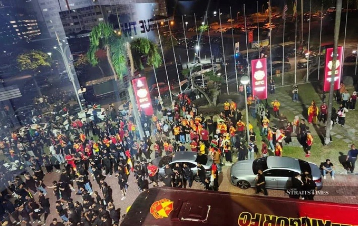 Ảnh bài viết AFC dọa phạt nặng Selangor sau vụ CĐV Malaysia gây náo loạn