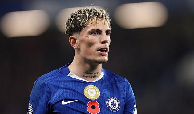 Alejandro Garnacho: 8.1 điểm: Tuyển thủ Argentina mang đến những đợt tấn công nguy hiểm bên hành lang cánh trái của Chelsea, đóng góp 2 kiến tạo.

Liam Delap: 7 điểm: Thật khó để tìm được khoảng trống cho cựu tiền đạo Manchester City trong hiệp một khi đối diện hàng phòng ngự năm người của Wolves. Tuy nhiên, anh cũng mang đến ít nhiều đóng góp cho "The Blues" ỏ mặt trận tấn công.

Joao Pedro: 7.7 điểm: Anh thi đấu không ổn định trong hiệp một, dẫu vậy, tuyển thủ Brazil đã nỗ lực hơn ở 45 phút tiếp theo và đóng góp 1 bàn thắng.

Estevao Willian (vào thay Liam Delap ở phút 64): 6.5 điểm: Tạo ra tác động tức thì sau khi vào sân. Anh là người tung ra đường chuyền dọn cỗ cho Joao Pedro ghi bàn.

Chấm điểm cầu thủ Chelsea từ BongDa.com.vn.