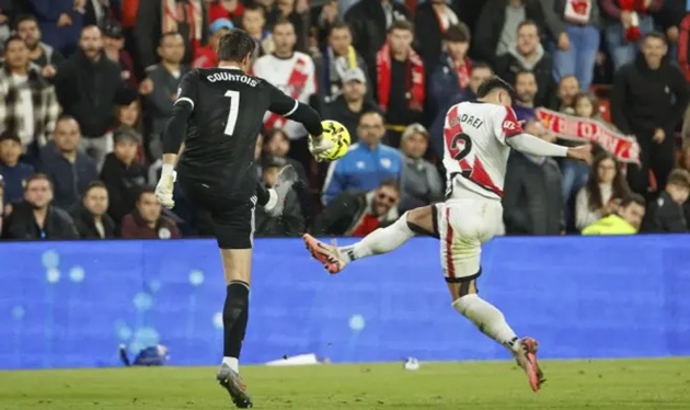 Ảnh bài viết Real Madrid thở phào khi Courtois chỉ chấn thương nhẹ