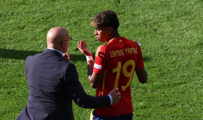 Ảnh bài viết De la Fuente: “Tôi sốc vì cách Barcelona xử lý chấn thương của Lamine Yamal”