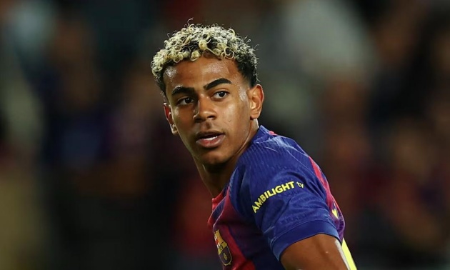 Yamal gây tranh cãi khi bị gạch tên khỏi tuyển.