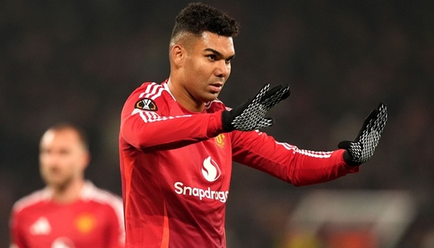 Man Utd yêu cầu Casemiro giảm lương.