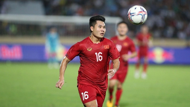 Ảnh bài viết Chiến thuật 3-4-3 của tuyển Việt Nam: Bài toán hai biên cần lời giải