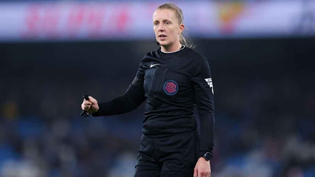 Ảnh bài viết Nữ trọng tài Lisa Benn kiện PGMOL, tố bị HLV xô đẩy và trù dập