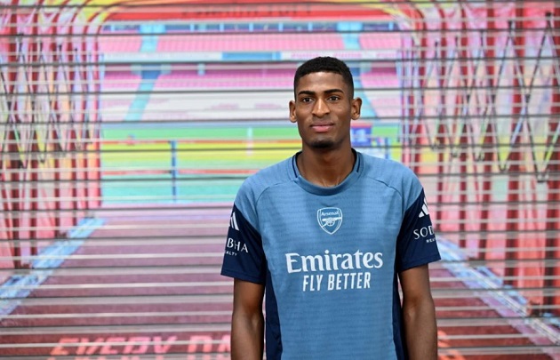 Mosquera hoàn toàn có thể thay thế Gabriel.