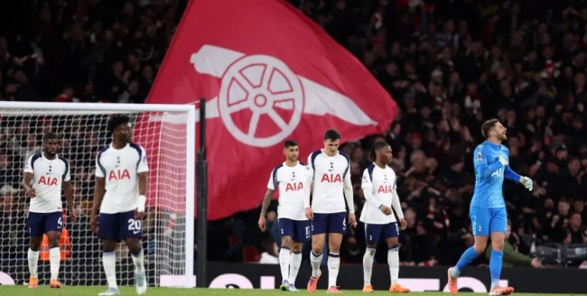 Ảnh bài viết Neville: Hàng thủ Tottenham bị Arsenal 'xé toạc' vì thiếu kết nối