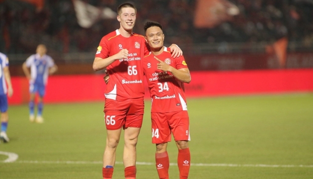 Lee Williams (trái) có thể là chân sút chủ lực của đội tuyển Việt Nam trong tương lai.