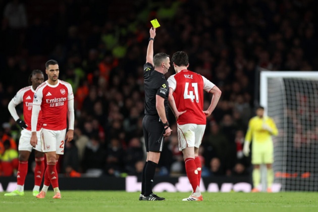 Ảnh bài viết Sự bất thường quanh cách trọng tài xử lý với Declan Rice
