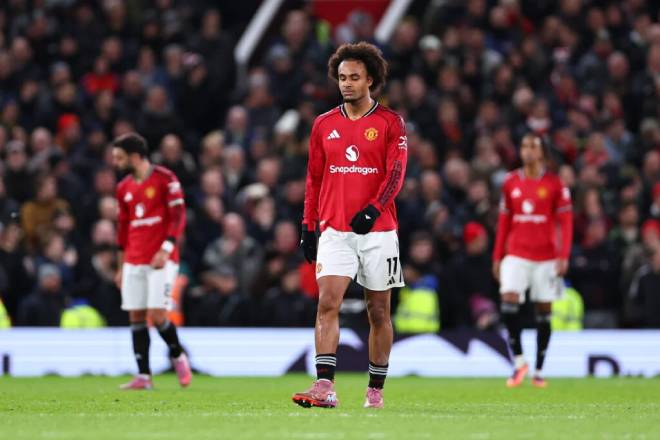 CĐV MU thất vọng với màn thể hiện của Zirkzee trước Everton.