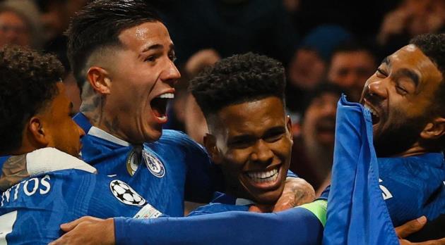 Ảnh bài viết Estevao tỏa sáng trước Barcelona, được Henry ví với huyền thoại Man Utd